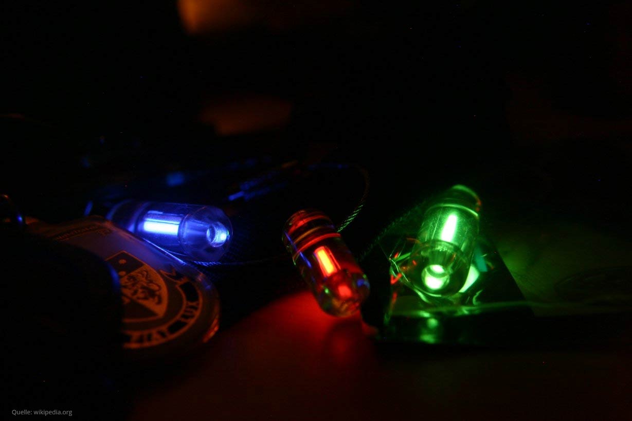Deshalb leuchten Uhren im Dunkeln: Superluminova erklärt - Chronoto Ratgeber