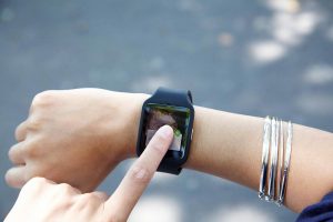 smartwatch-mit-touchscreen-touch-display